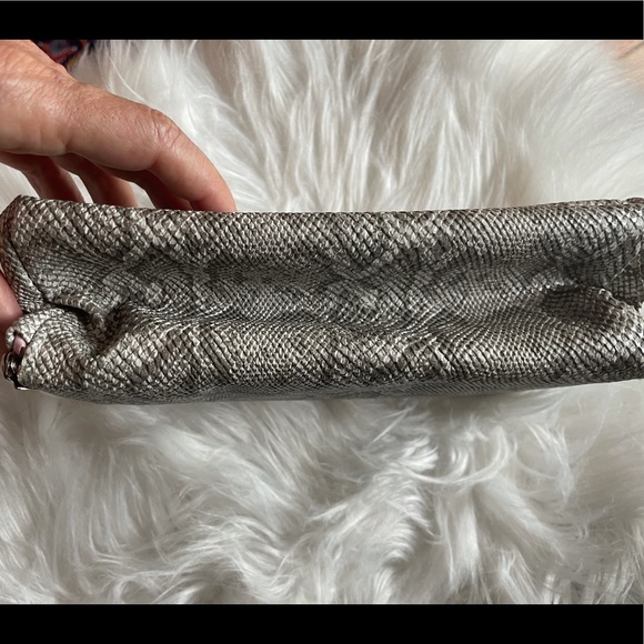 Framed Clutch with beautiful snake print design - Picture 5 of 8